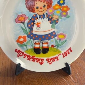 Vintage Schmid 1977 Mother's Day Raggedy Ann collector Plate.